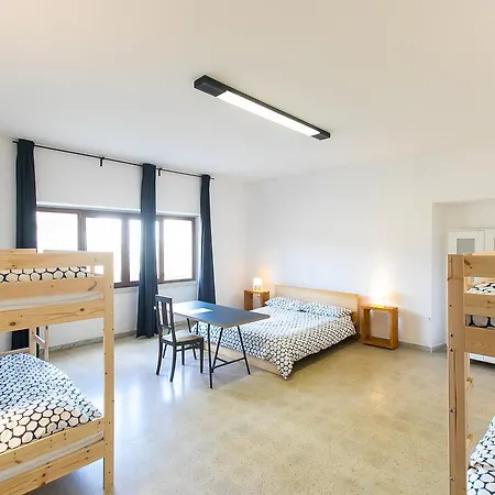 Casa Bella Hostel *